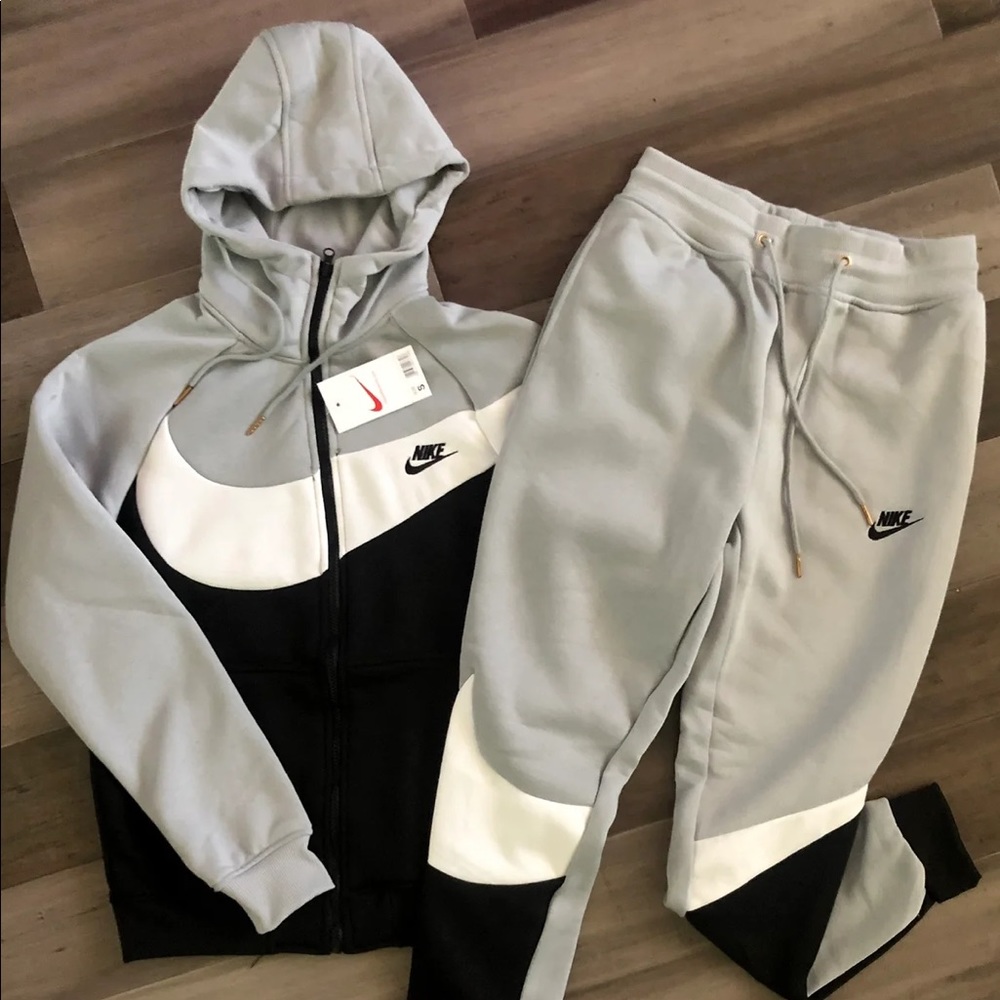 Nike Men’s Grey Swoosh Sweatsuit Set